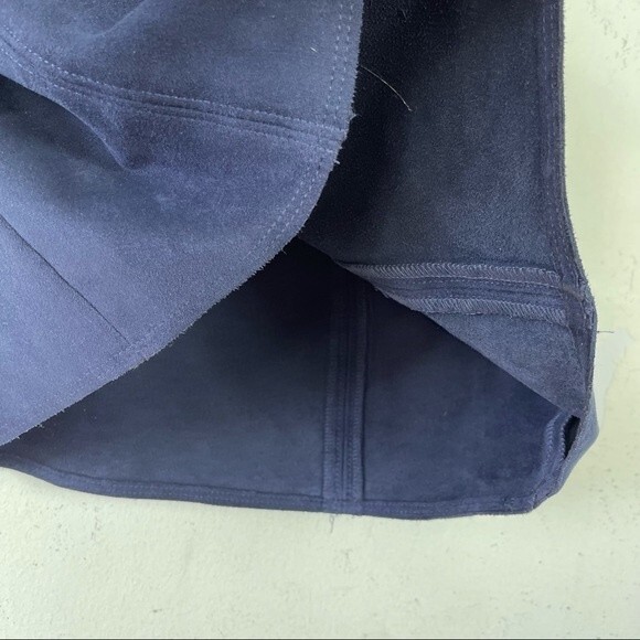ARITZIA Babaton Modern A Line Mini Skirt Vegan Faux Suede Leather Navy Blue 00 - Picture 5 of 10